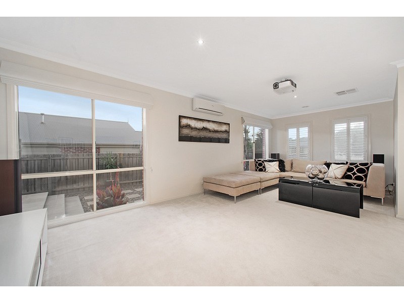 22 Nightingale Crescent, Berwick VIC 3806