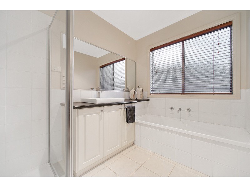 22 Nightingale Crescent, Berwick VIC 3806