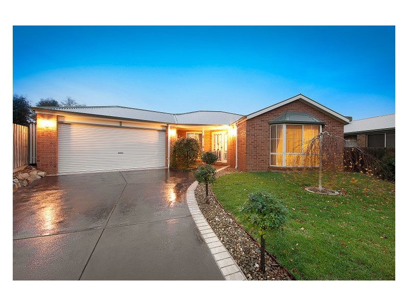 6 Barber Court, Berwick VIC 3806