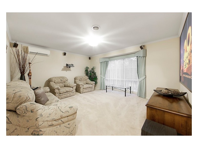 6 Barber Court, Berwick VIC 3806