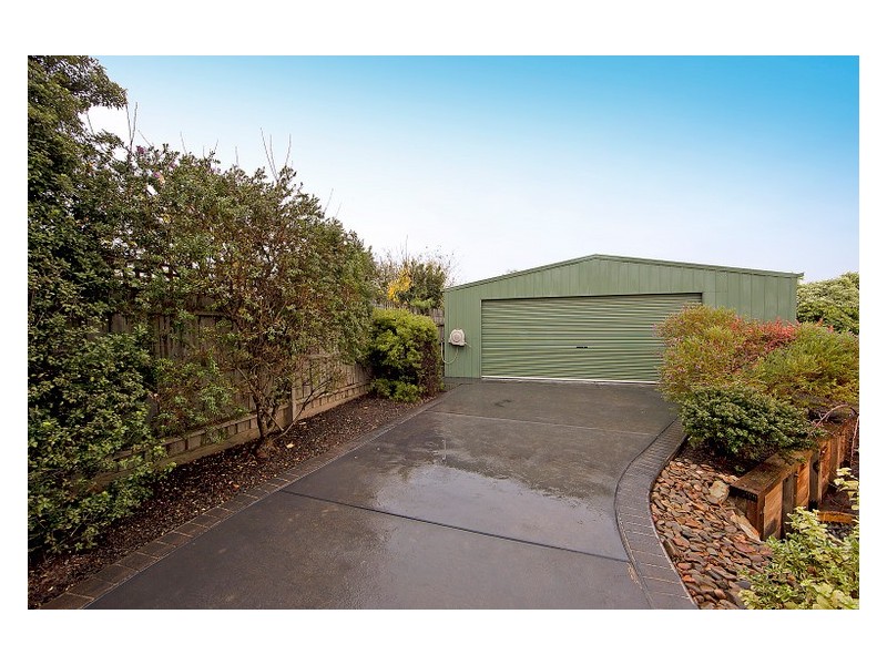 6 Barber Court, Berwick VIC 3806