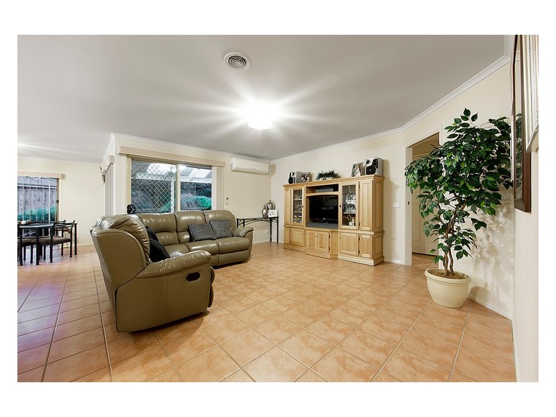 6 Barber Court, Berwick VIC 3806