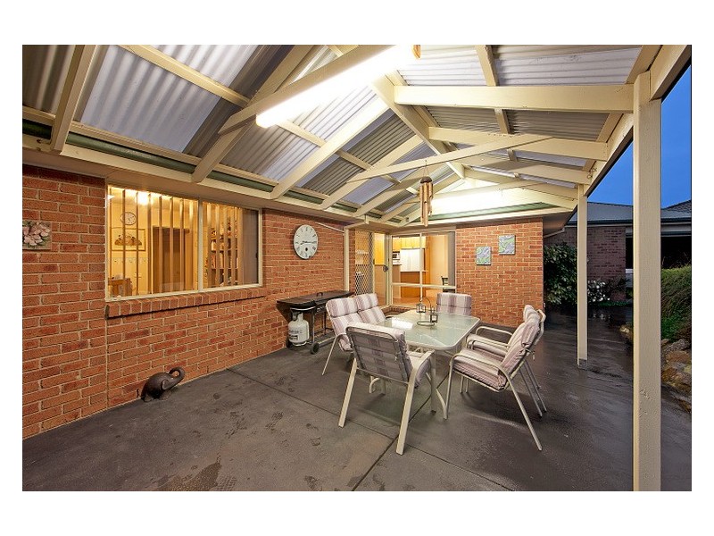 6 Barber Court, Berwick VIC 3806