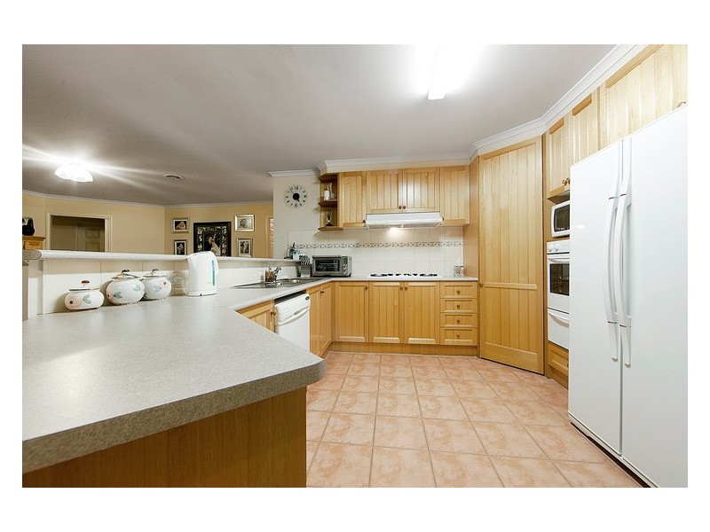 6 Barber Court, Berwick VIC 3806