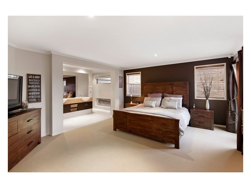 2 Pinecrest Court, Berwick VIC 3806