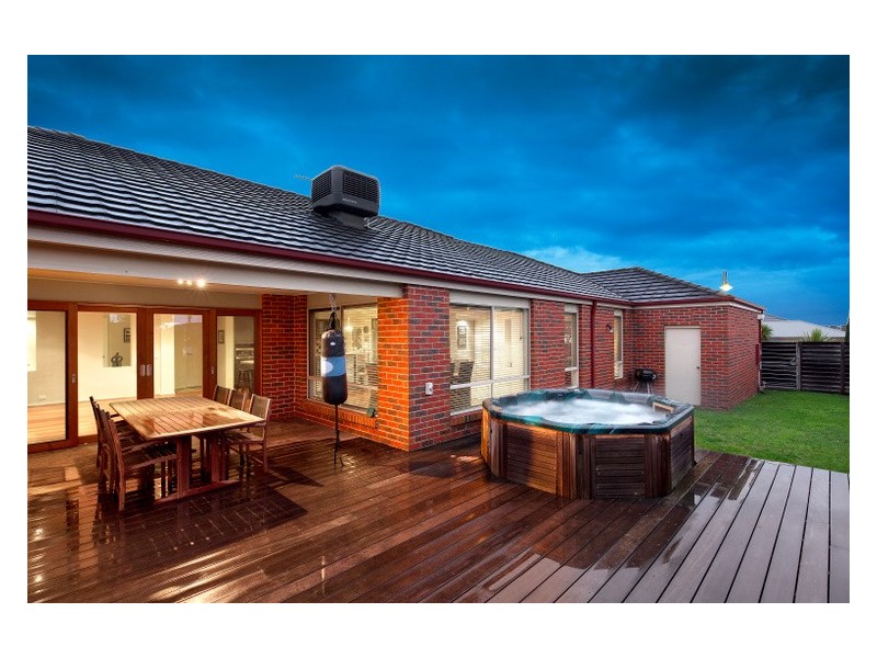 2 Pinecrest Court, Berwick VIC 3806