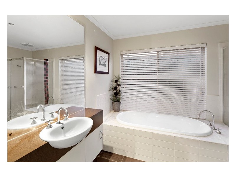 2 Pinecrest Court, Berwick VIC 3806