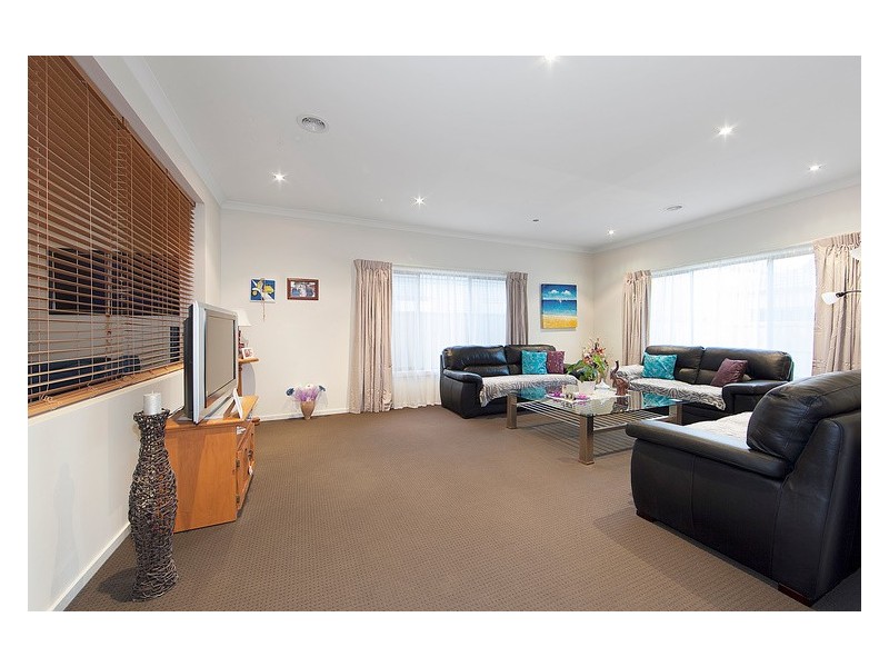 11 Madison Place, Officer VIC 3809