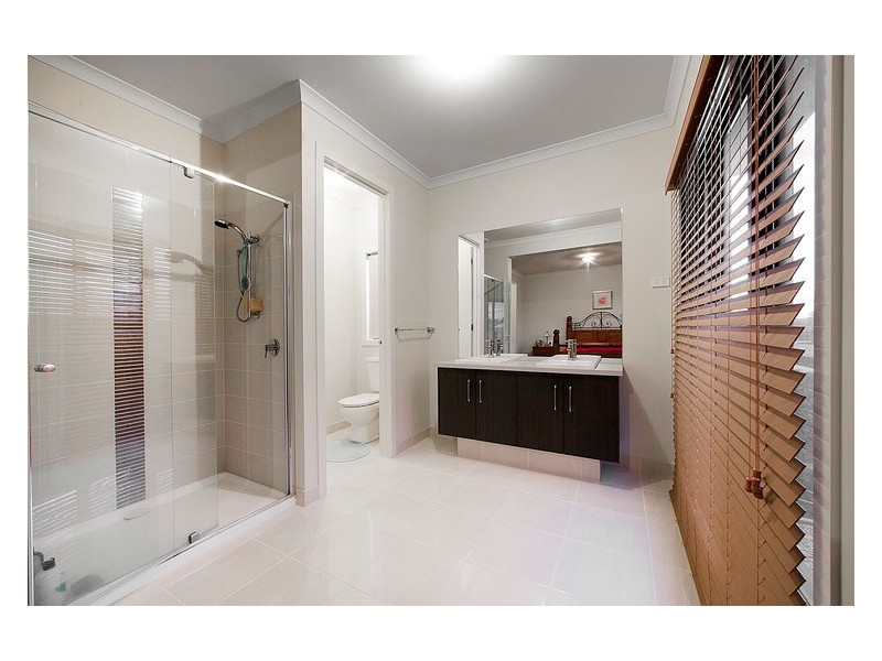 11 Madison Place, Officer VIC 3809