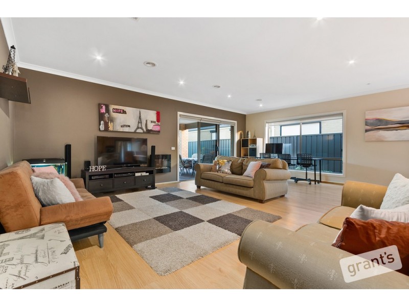 2 Flack Way, Cranbourne North VIC 3977