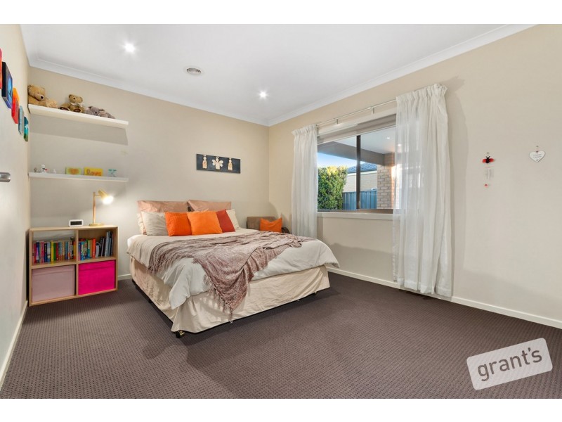 2 Flack Way, Cranbourne North VIC 3977