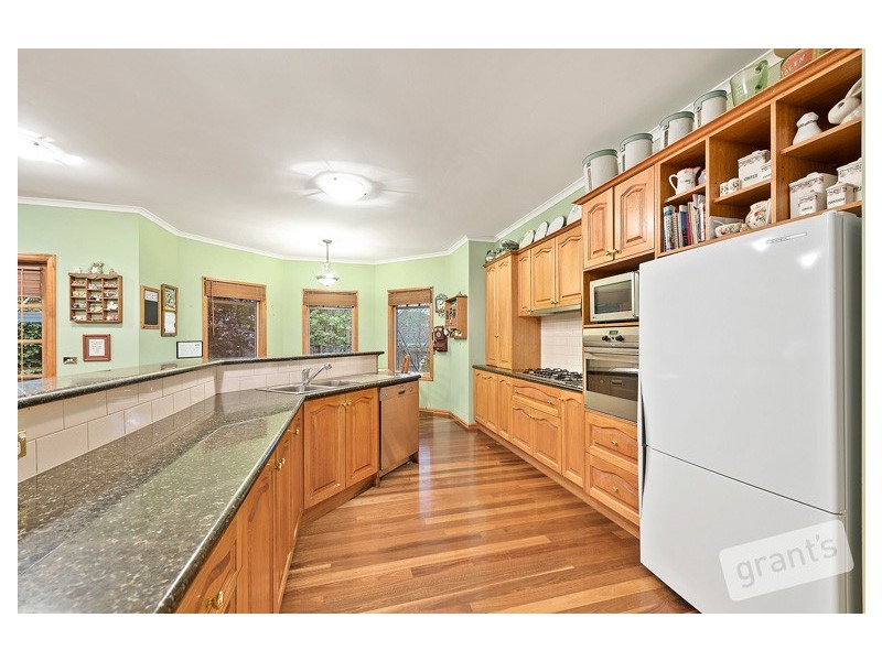 71 Berwick Springs Promenade, Narre Warren South VIC 3805