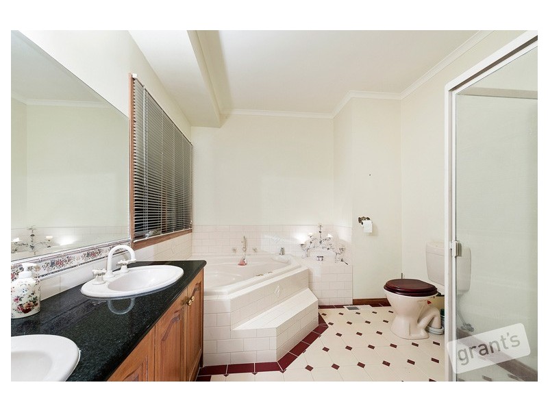 71 Berwick Springs Promenade, Narre Warren South VIC 3805