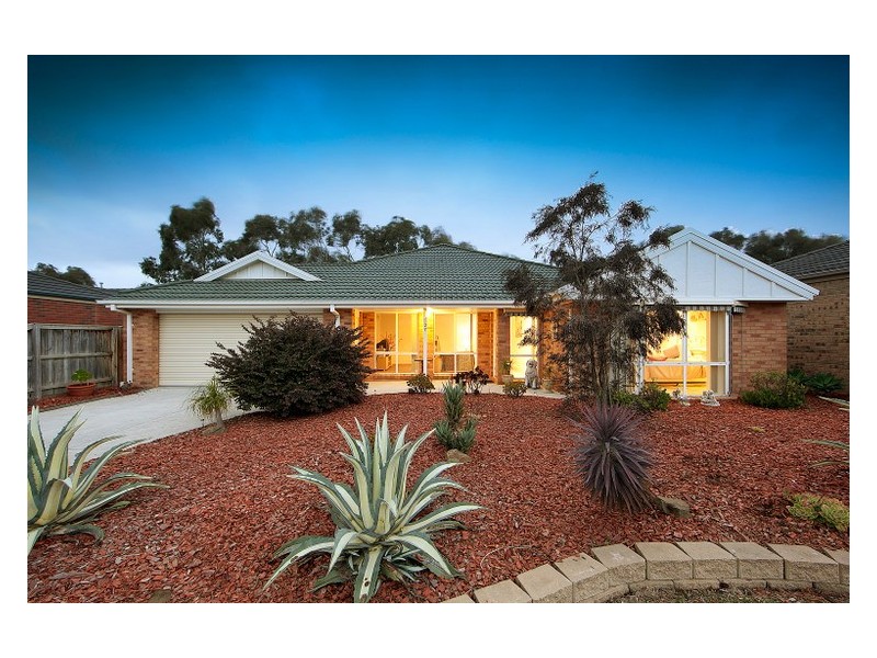 27 Hammerwood Green, Beaconsfield VIC 3807