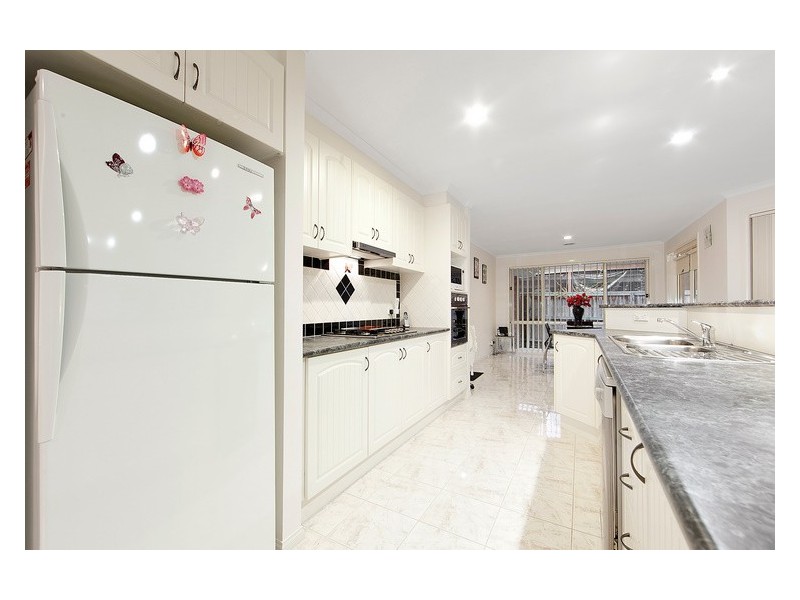 27 Hammerwood Green, Beaconsfield VIC 3807