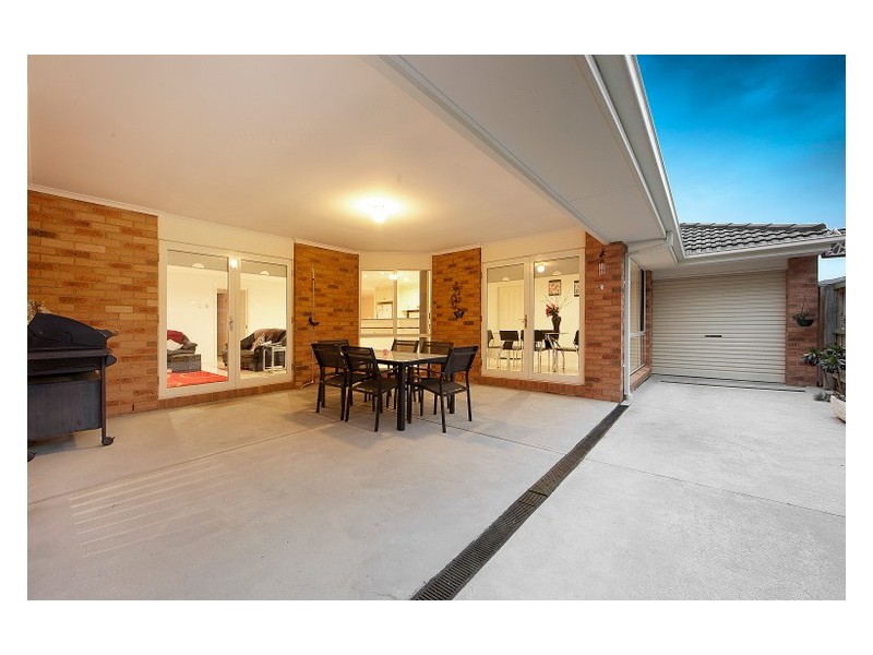 27 Hammerwood Green, Beaconsfield VIC 3807