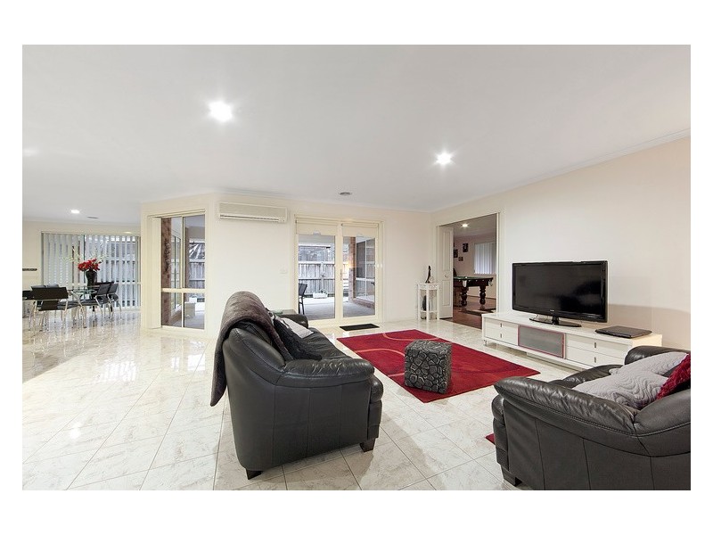 27 Hammerwood Green, Beaconsfield VIC 3807