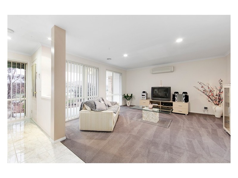 27 Hammerwood Green, Beaconsfield VIC 3807