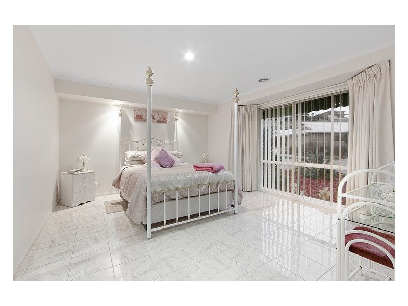 27 Hammerwood Green, Beaconsfield VIC 3807