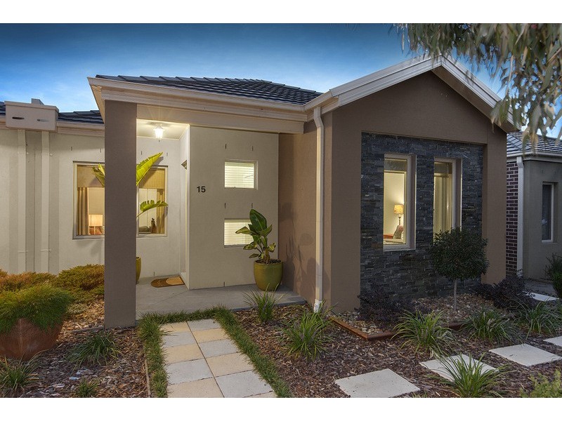15 Tranquil Lane, Cranbourne North VIC 3977