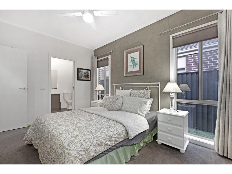 15 Tranquil Lane, Cranbourne North VIC 3977