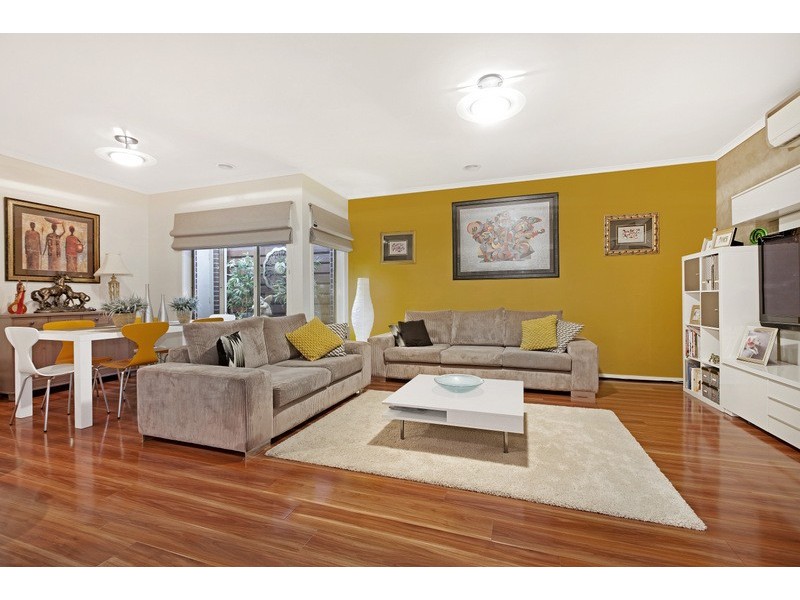 15 Tranquil Lane, Cranbourne North VIC 3977