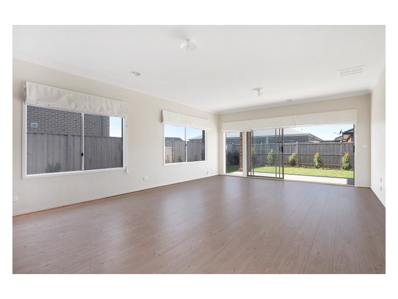 50 Evesham Street, Cranbourne North VIC 3977