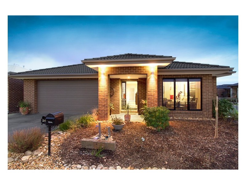 34 Connewara Crescent, Clyde North VIC 3978