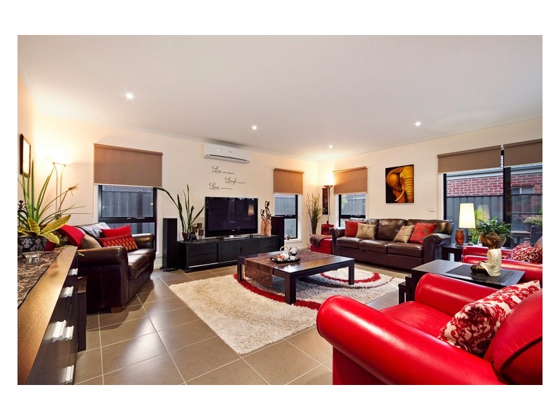 34 Connewara Crescent, Clyde North VIC 3978