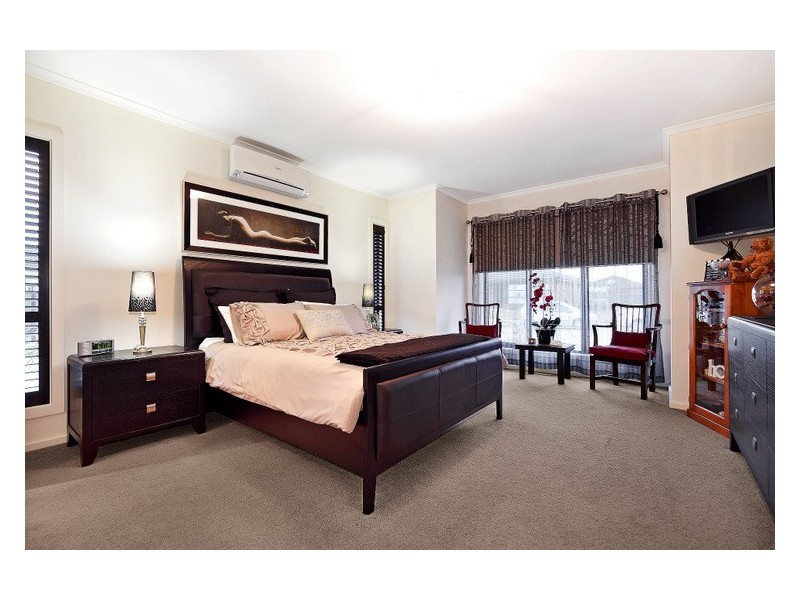 34 Connewara Crescent, Clyde North VIC 3978