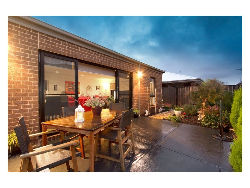 34 Connewara Crescent, Clyde North VIC 3978