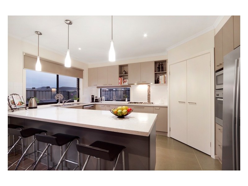 34 Connewara Crescent, Clyde North VIC 3978