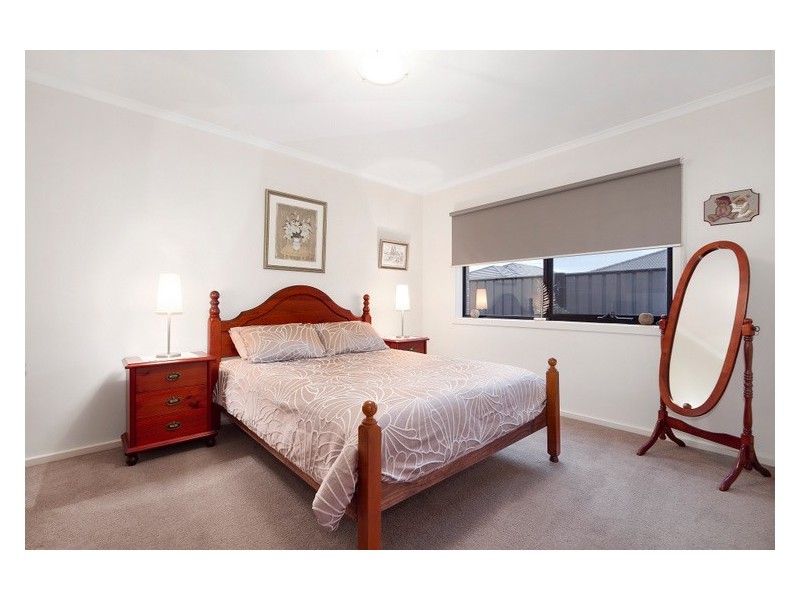 34 Connewara Crescent, Clyde North VIC 3978