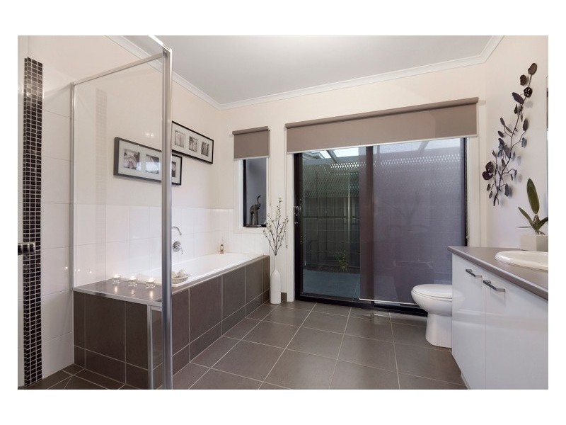 34 Connewara Crescent, Clyde North VIC 3978