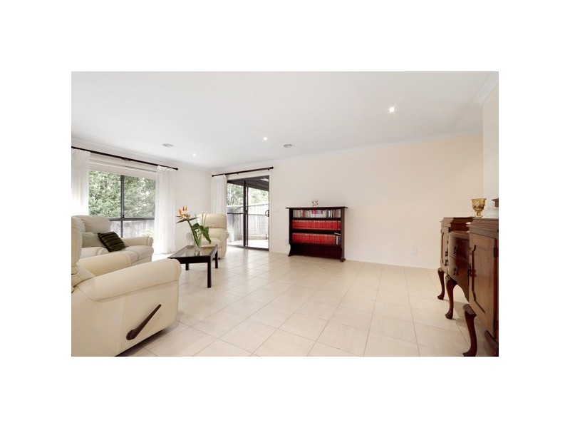 2/13 Marina Court, Berwick VIC 3806