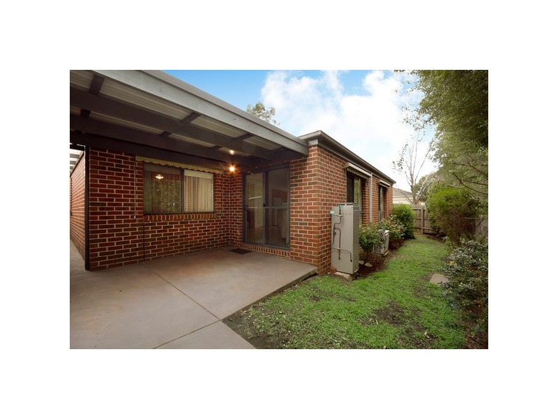 2/13 Marina Court, Berwick VIC 3806