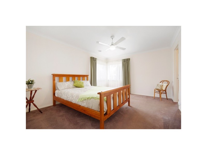 2/13 Marina Court, Berwick VIC 3806