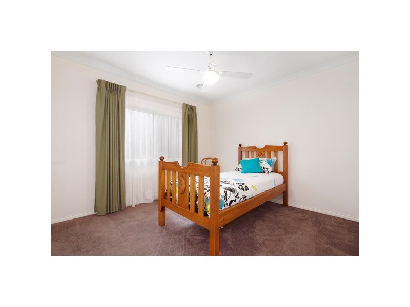 2/13 Marina Court, Berwick VIC 3806