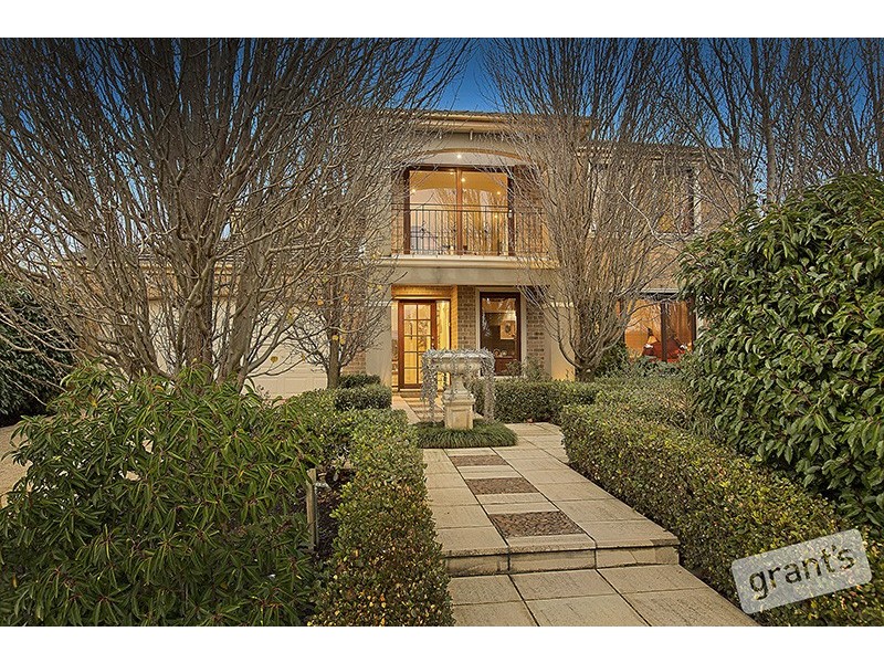 2 Glenmaggie Close, Berwick VIC 3806