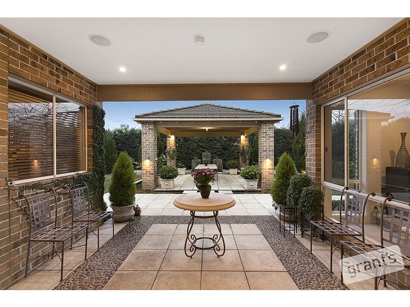 2 Glenmaggie Close, Berwick VIC 3806