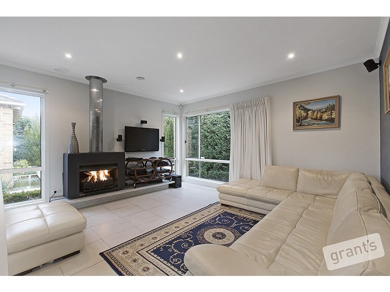 2 Glenmaggie Close, Berwick VIC 3806