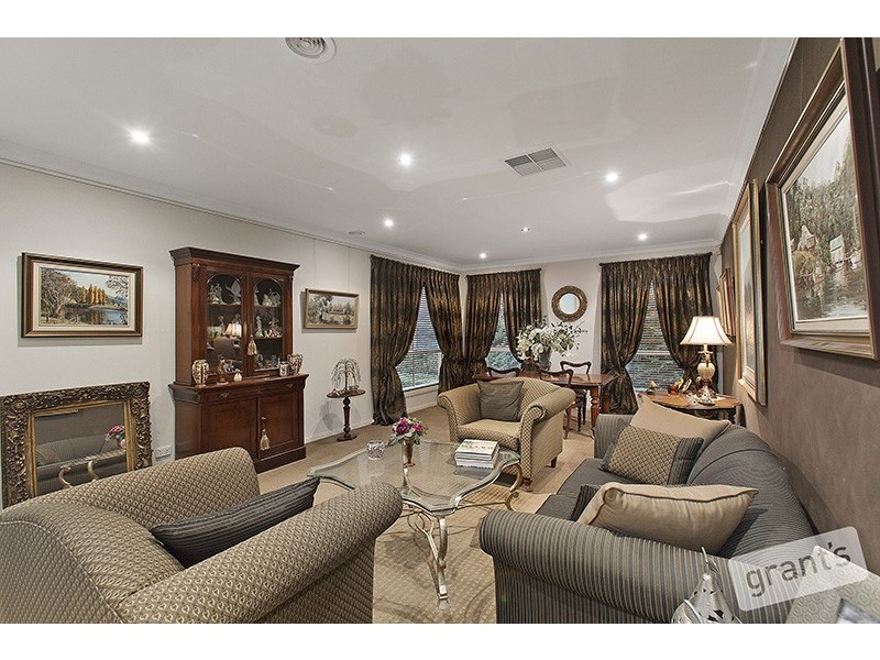 2 Glenmaggie Close, Berwick VIC 3806