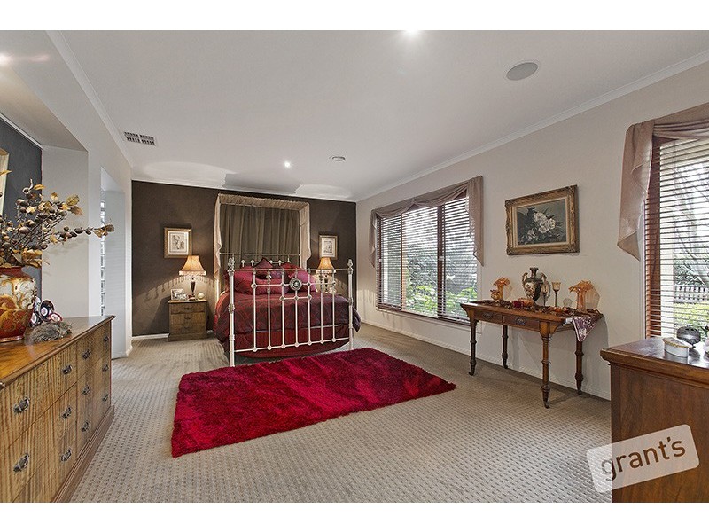 2 Glenmaggie Close, Berwick VIC 3806