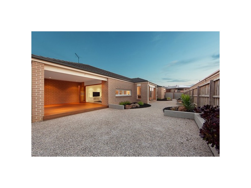 52 Montpelier Drive, Berwick VIC 3806