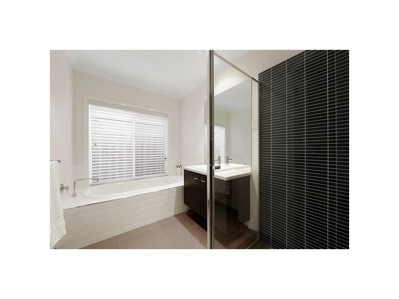 52 Montpelier Drive, Berwick VIC 3806