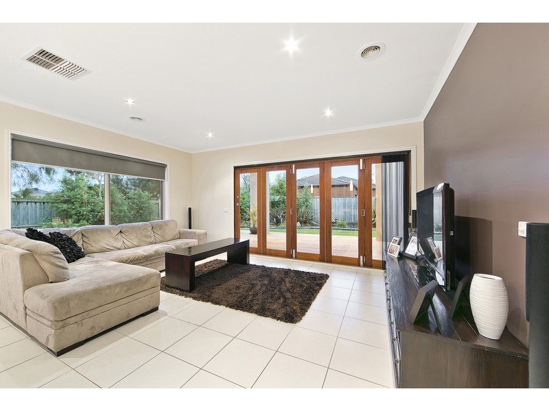 24 Jack William Way, Berwick VIC 3806