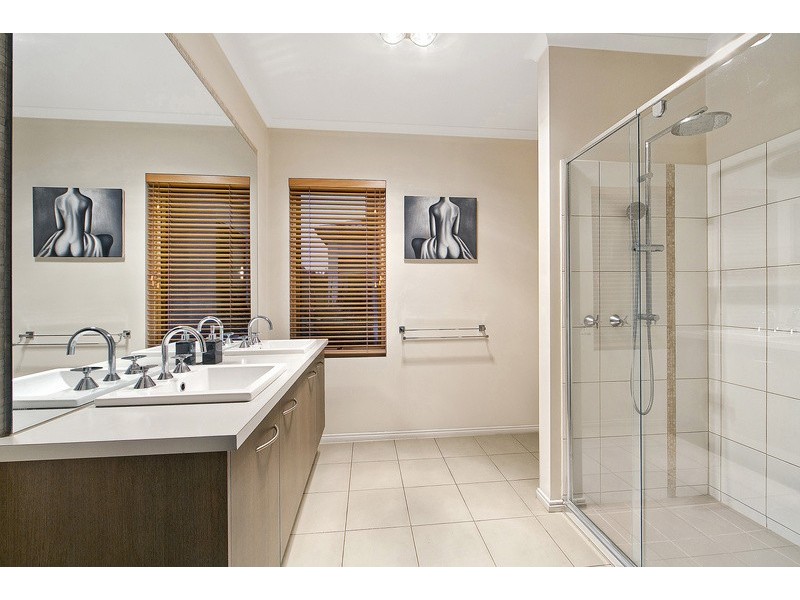 24 Jack William Way, Berwick VIC 3806