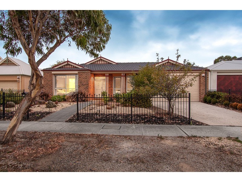 15 Springwater Crescent, Cranbourne VIC 3977