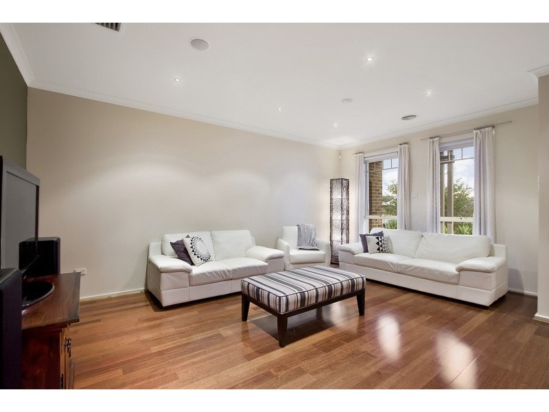 15 Springwater Crescent, Cranbourne VIC 3977