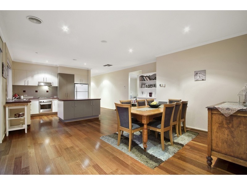 15 Springwater Crescent, Cranbourne VIC 3977